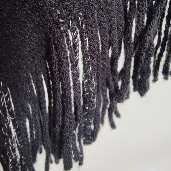 Cherie Bliss | 🖤 | Small / Medium | Women's poncho - Picture 5 of 10